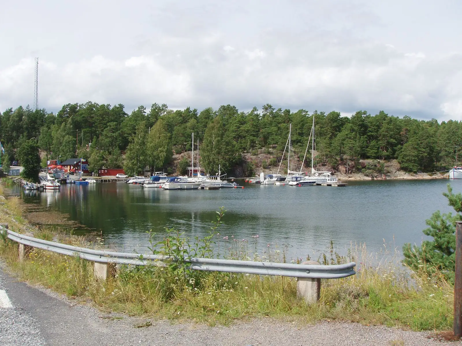 Båtar i en vik i Österåker