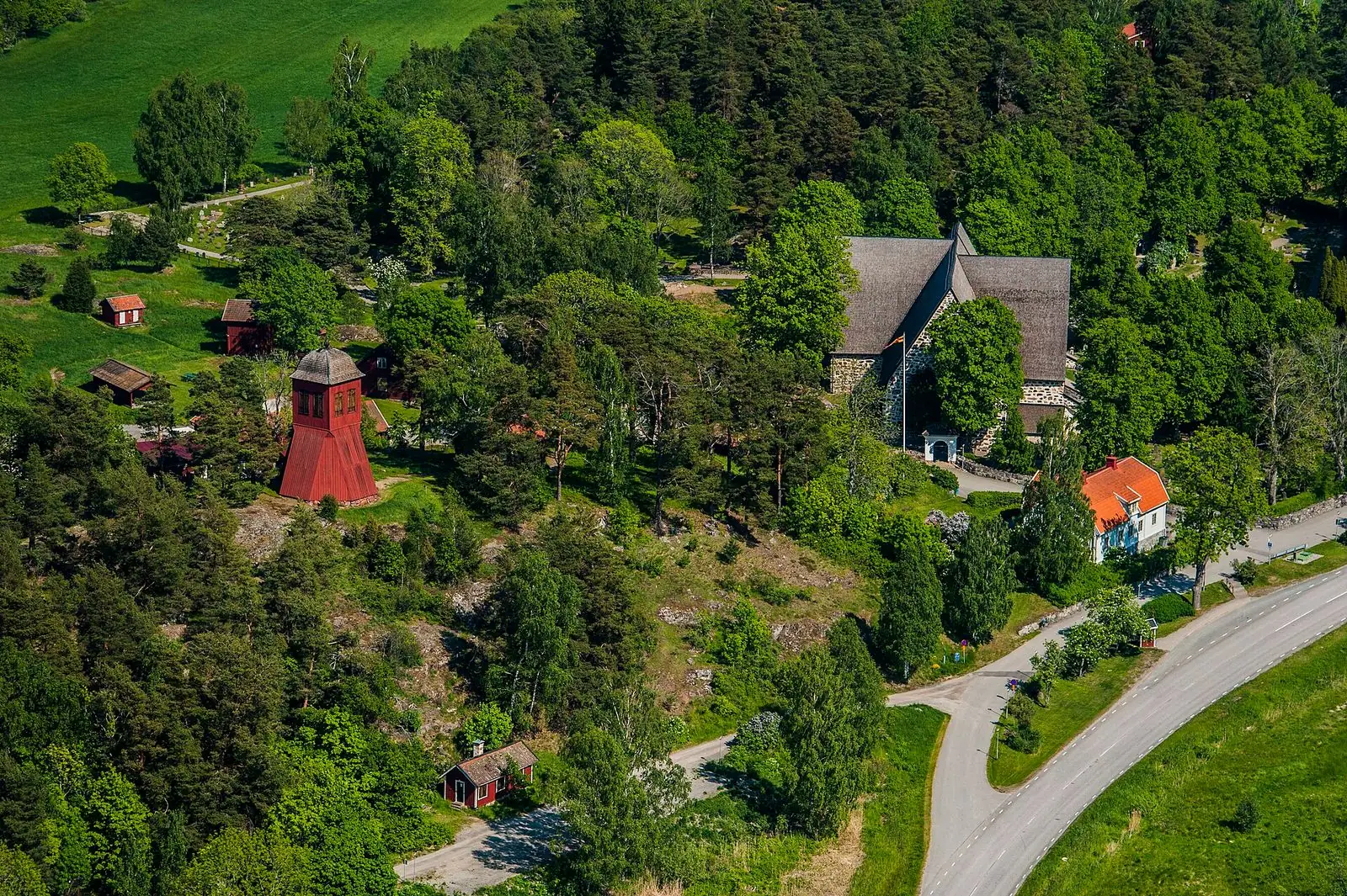 Värmdö kyrka från luften