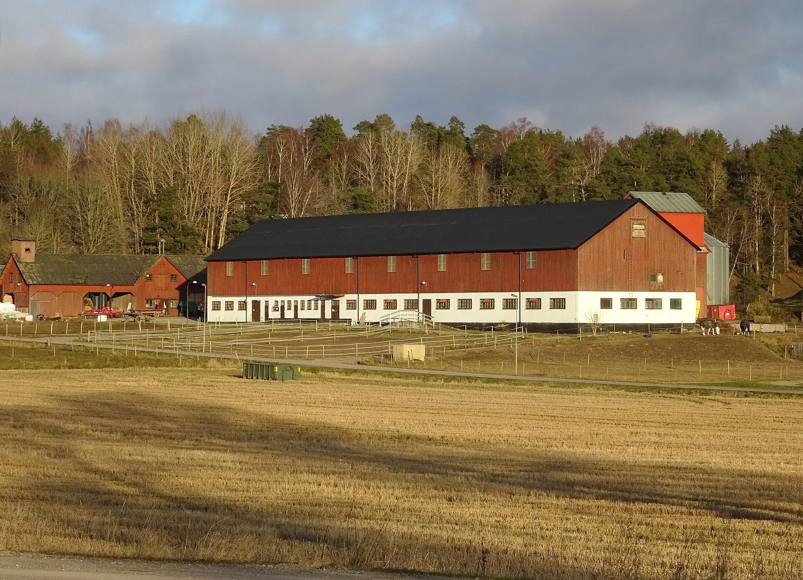 Gård och åker vid Viad i Botkyrka