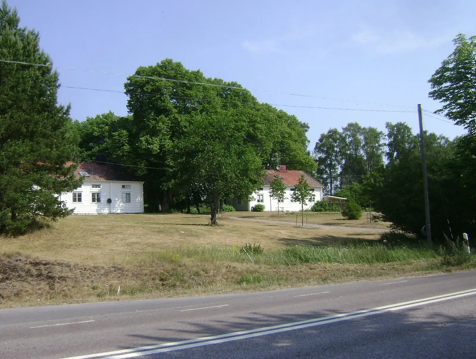 Gård och träd i Haninge