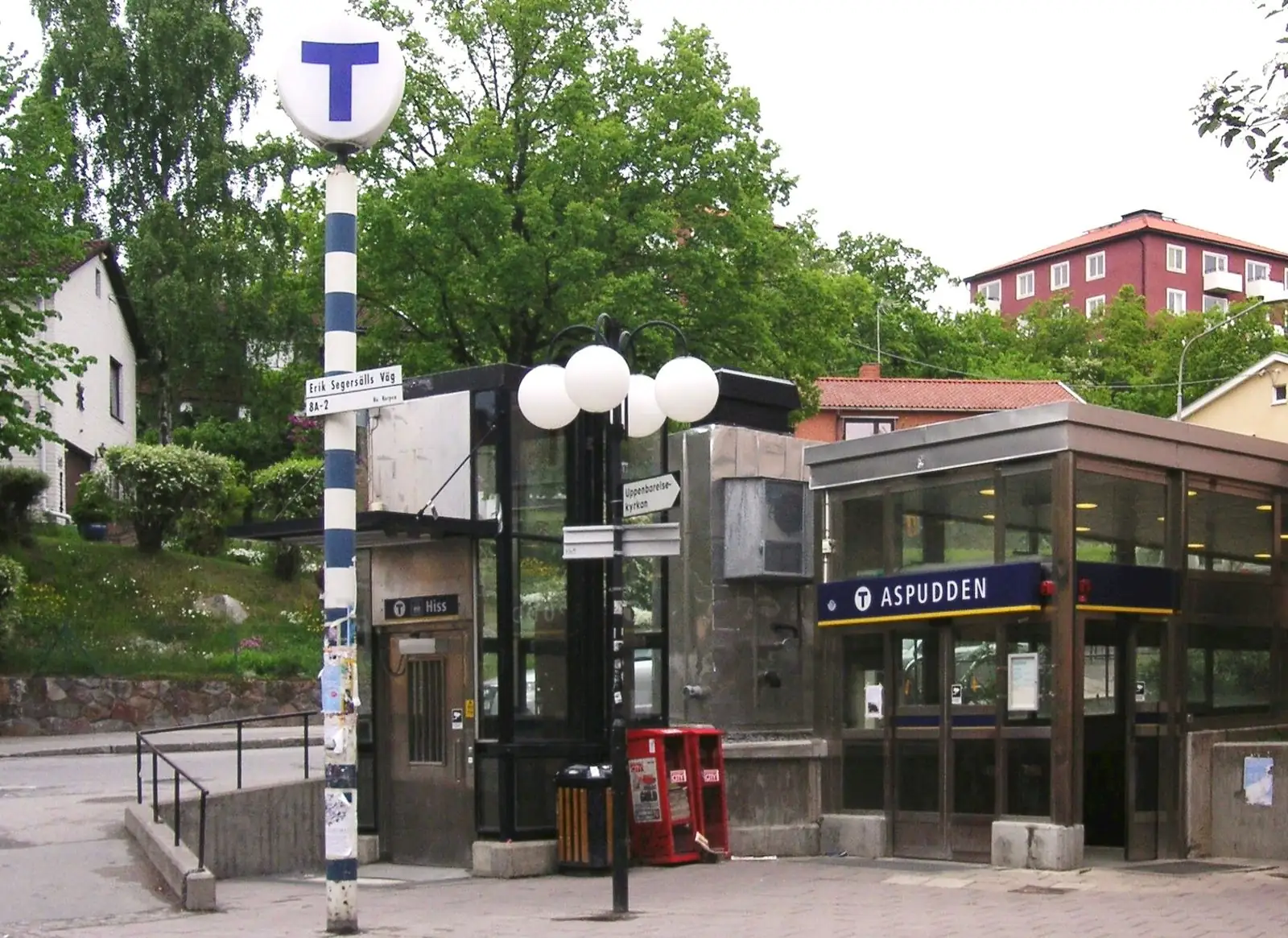 Entrén till Aspuddens tunnelbanestation