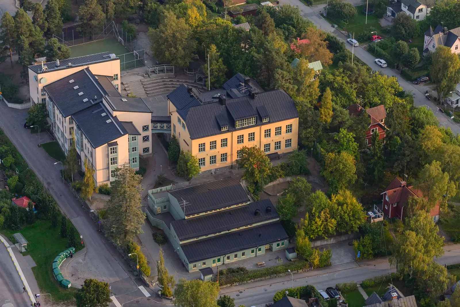 Bromstens skola från luften