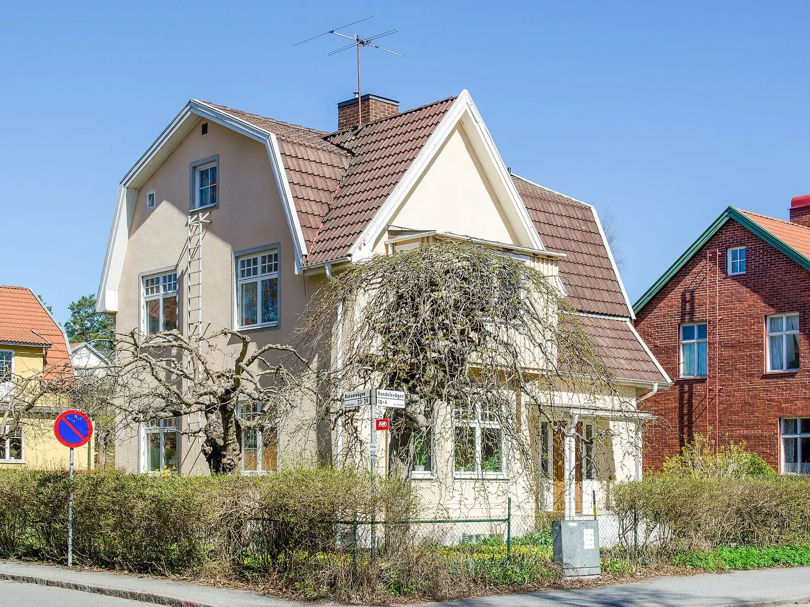 Vit villa i Gamla Enskede