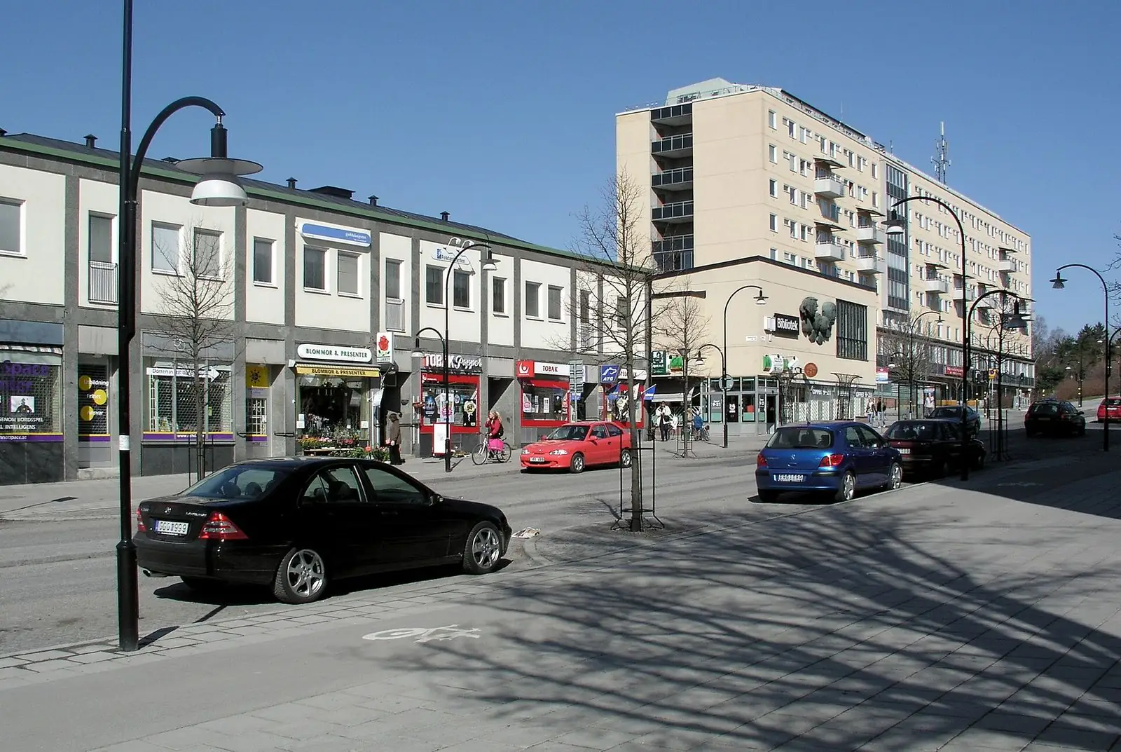Gubbängens centrum med butiker