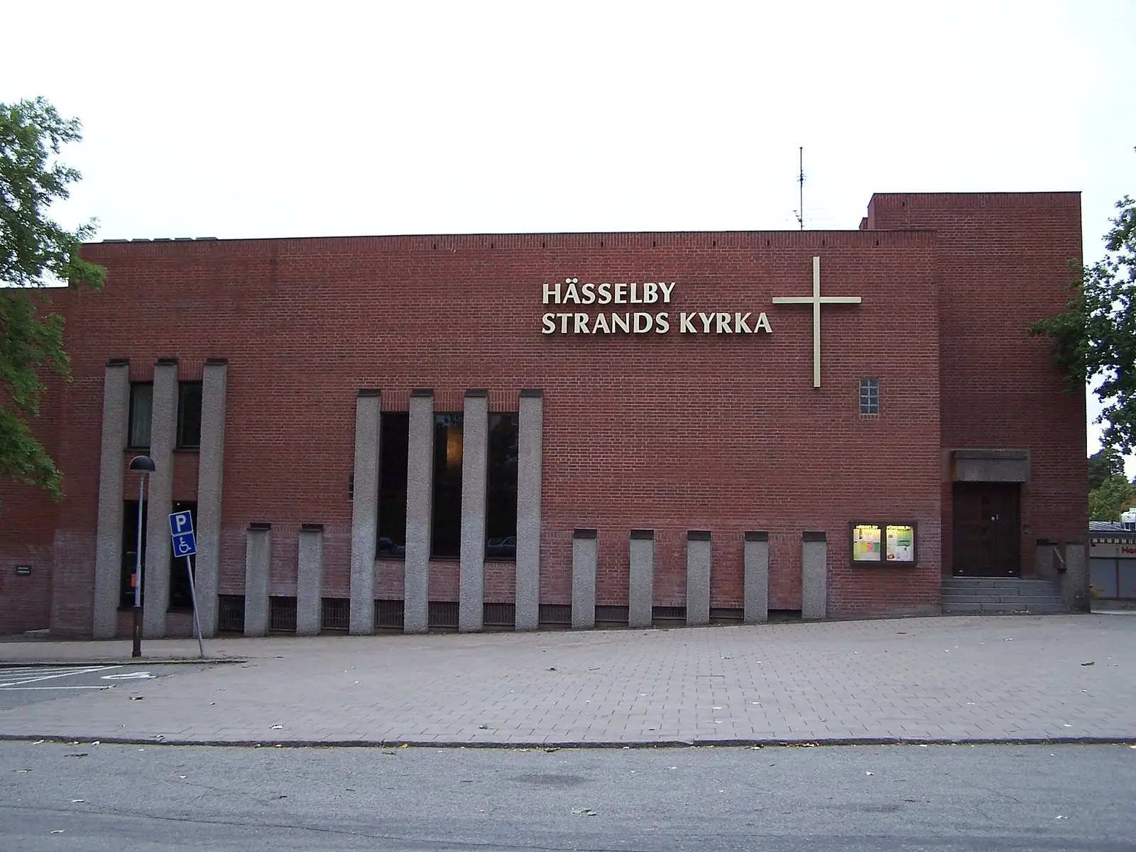 Hässelby strands kyrka