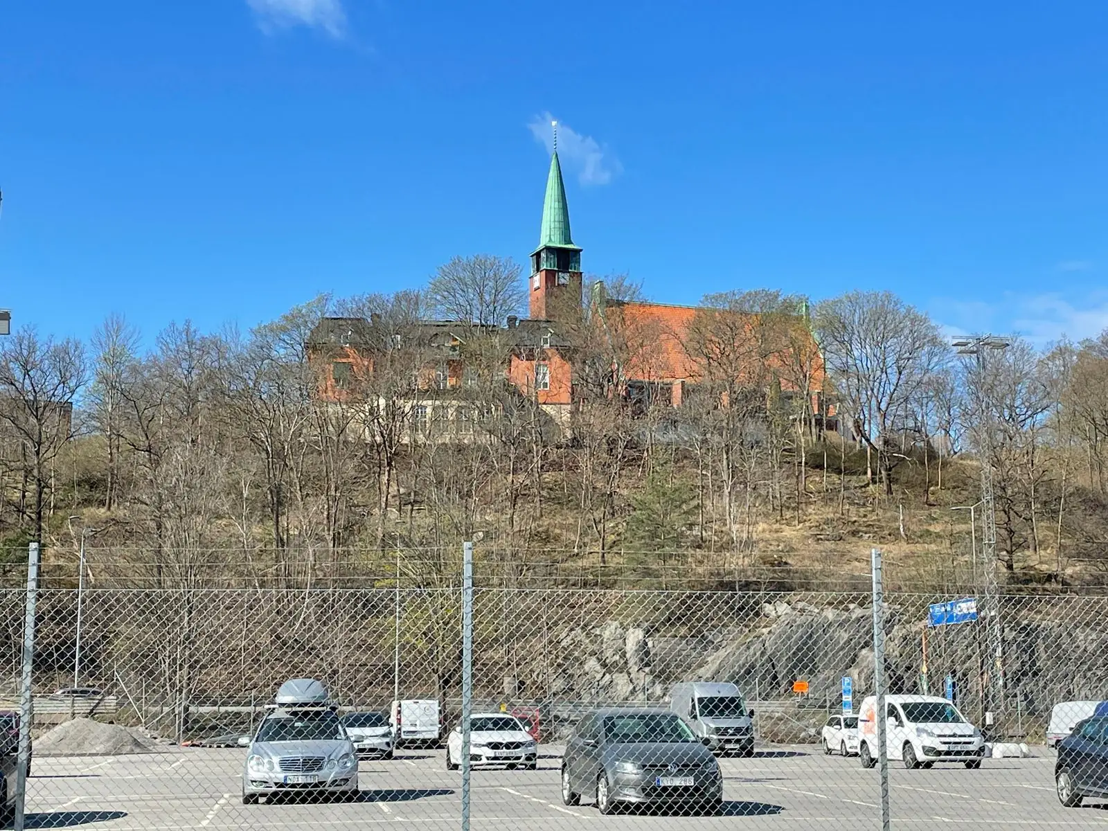 Hjorthagens kyrka på berget