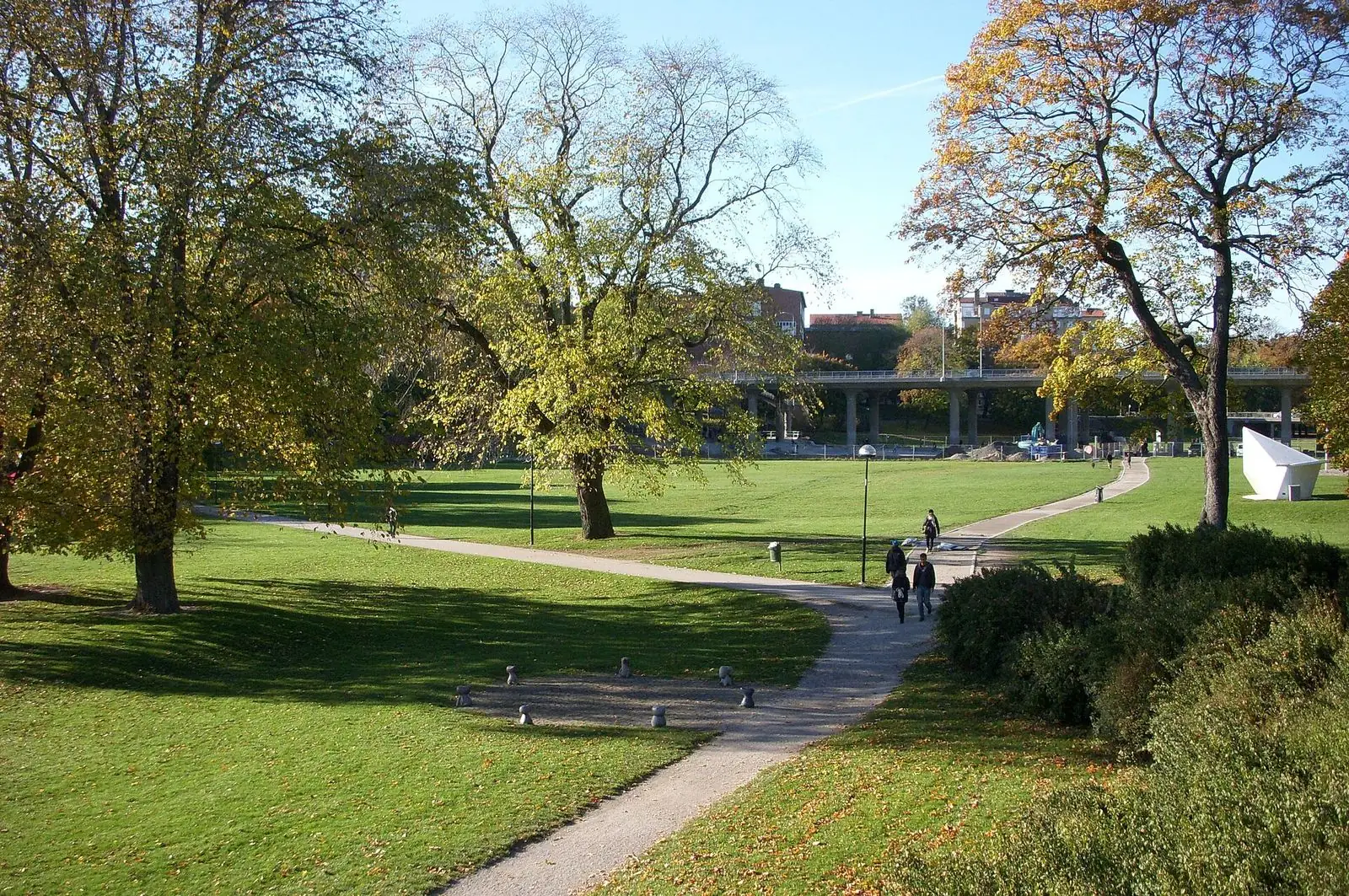 Rålambshovsparken med stora lövträd