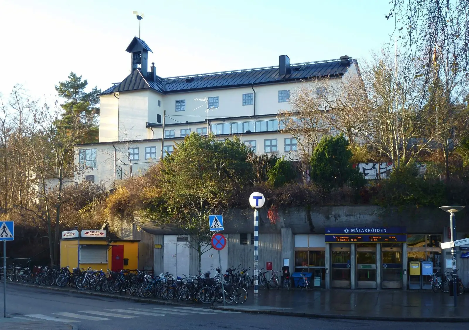 Mälarhöjdens kyrka och tunnelbanestation