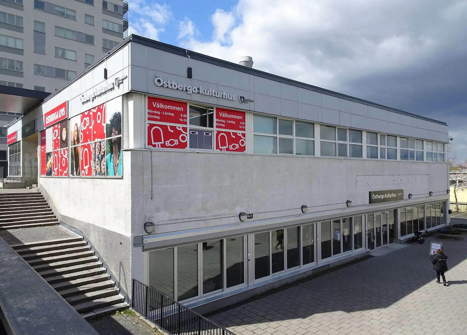 Konst på väggen vid Östberga kulturhus