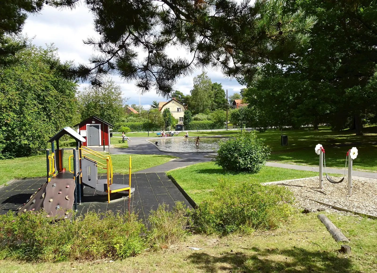 Lekplats i Vivstavarvsparken i Stureby