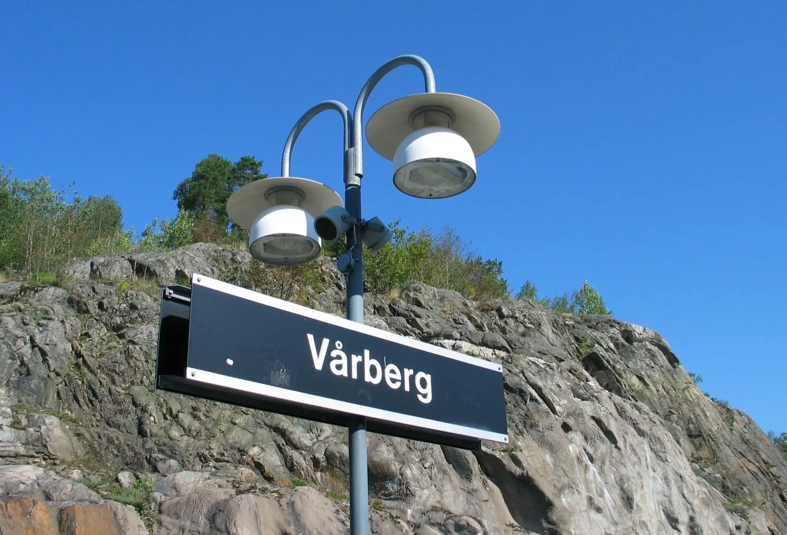 Vårbergs station