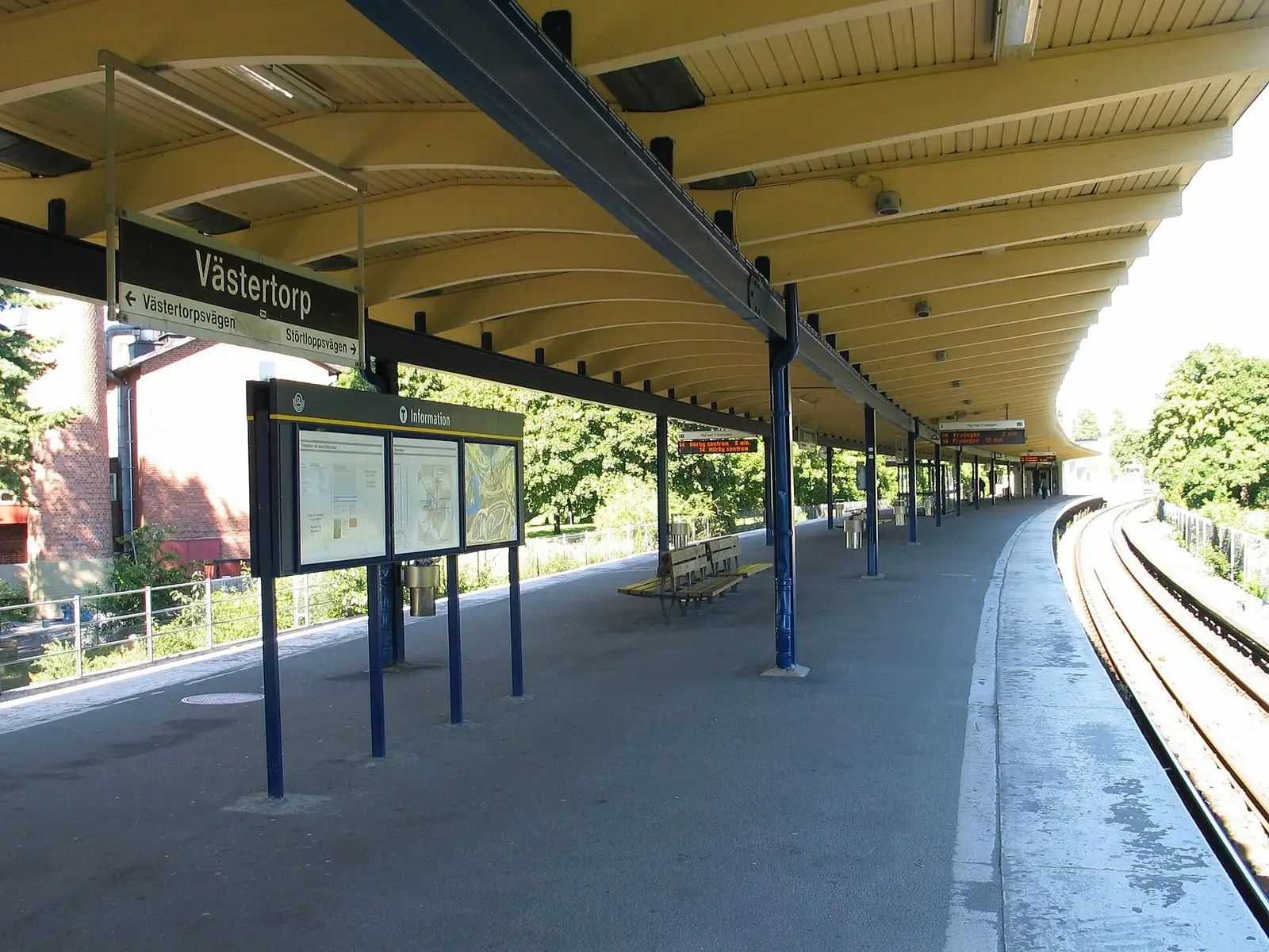 Perrongen på Västertorps tunnelbanestation