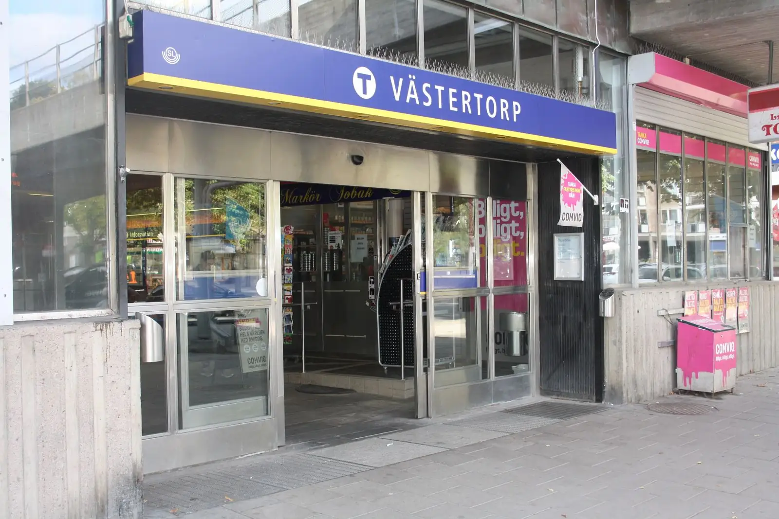 Entrén till Västertorps tunnelbanestation