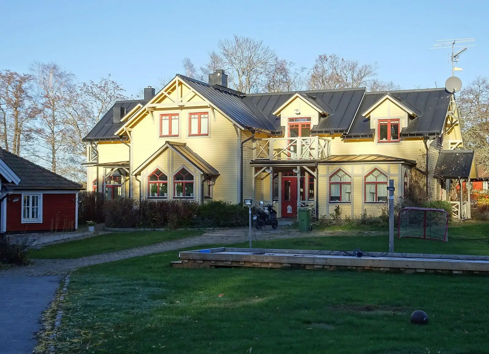 Gult trähus på Lidingö