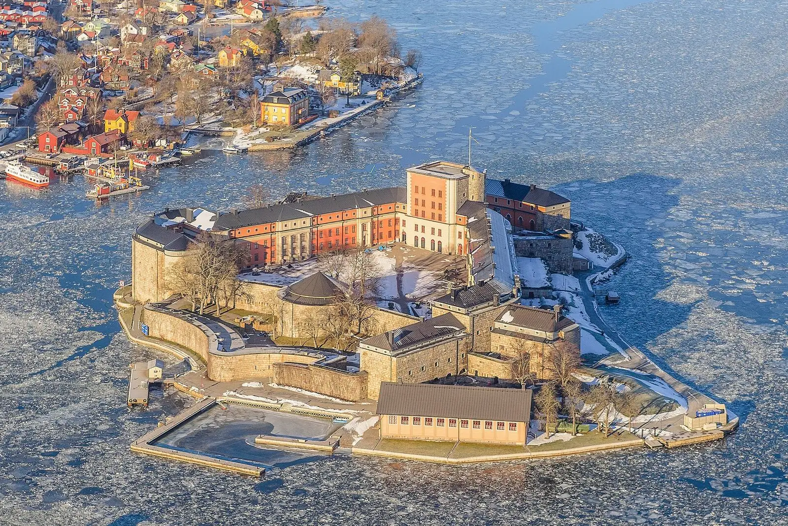 Vaxholms fästning från luften