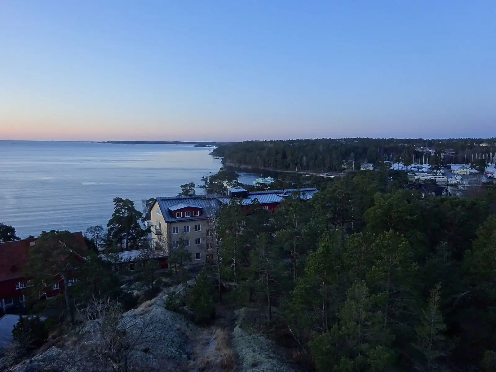Utsikt över Nynäshamn och havet