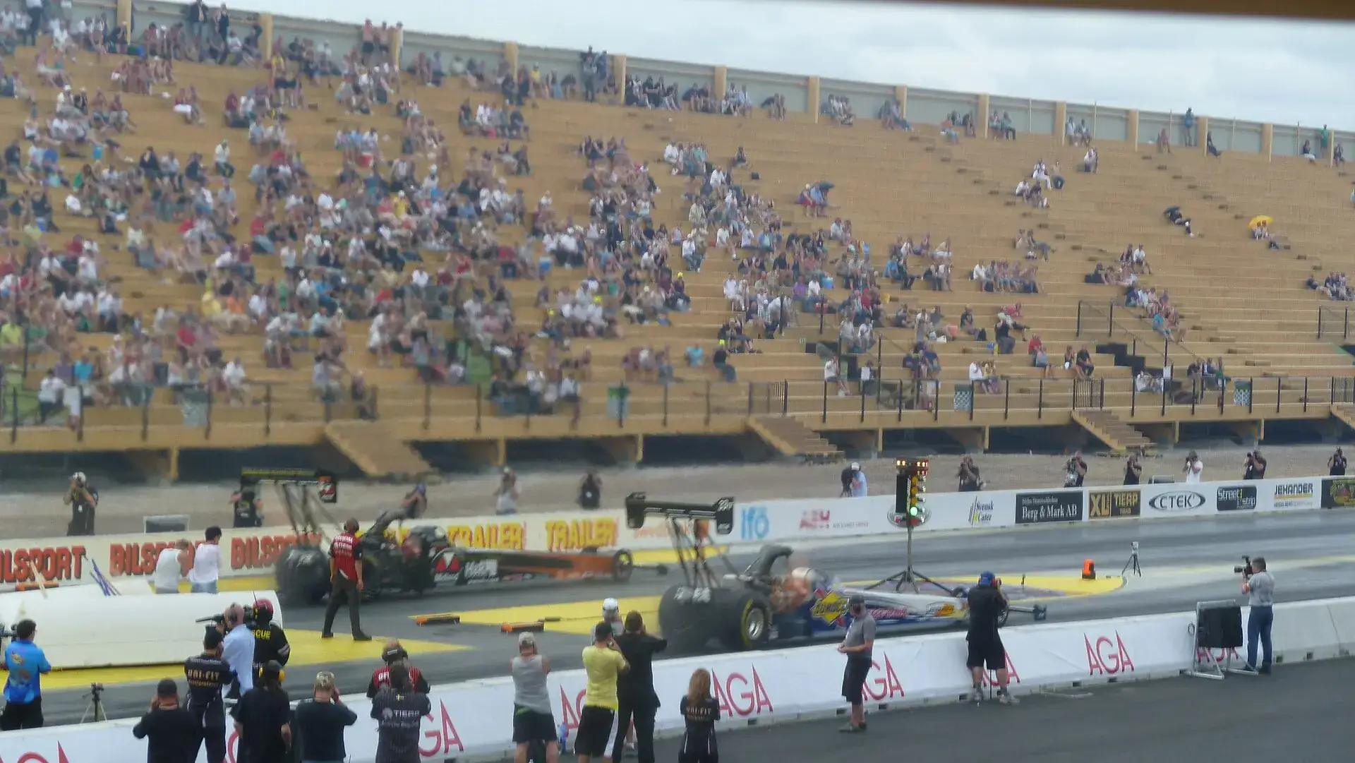 Dragracing på Tierp Arena med full läktare
