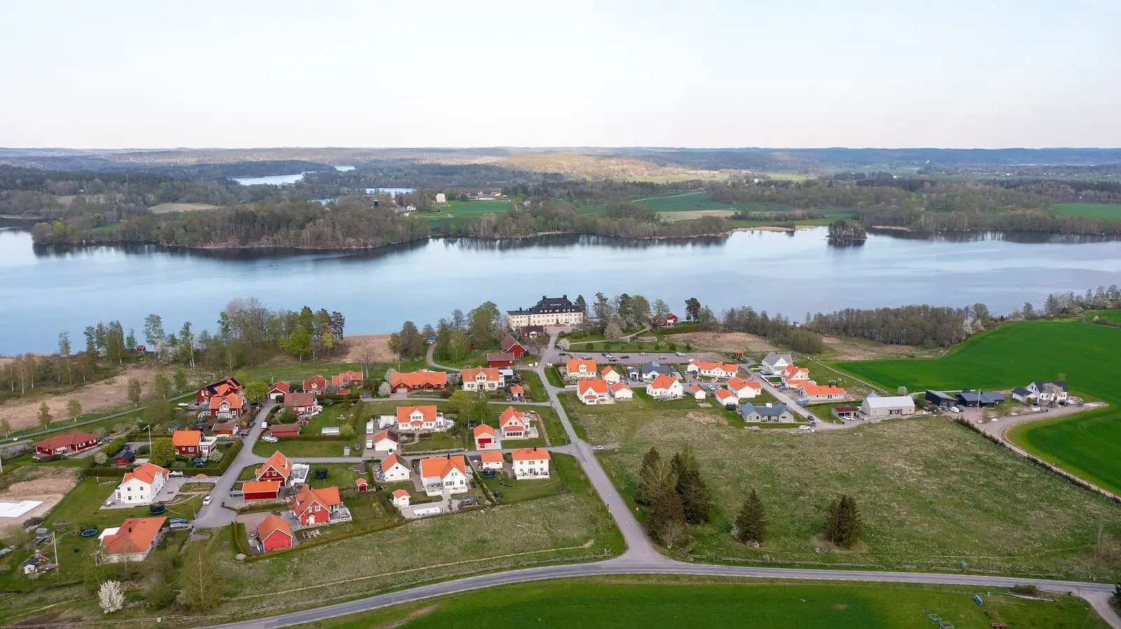 Rimforsa strand och sjön från luften