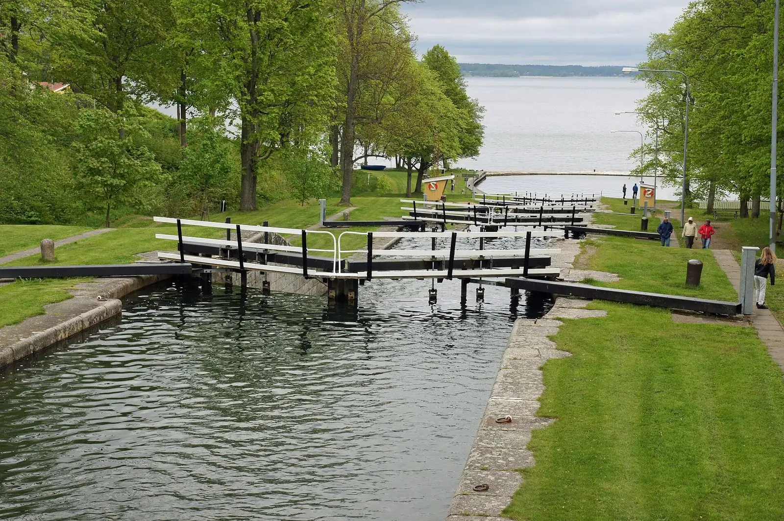 Slussarna i Borenshult på Göta kanal