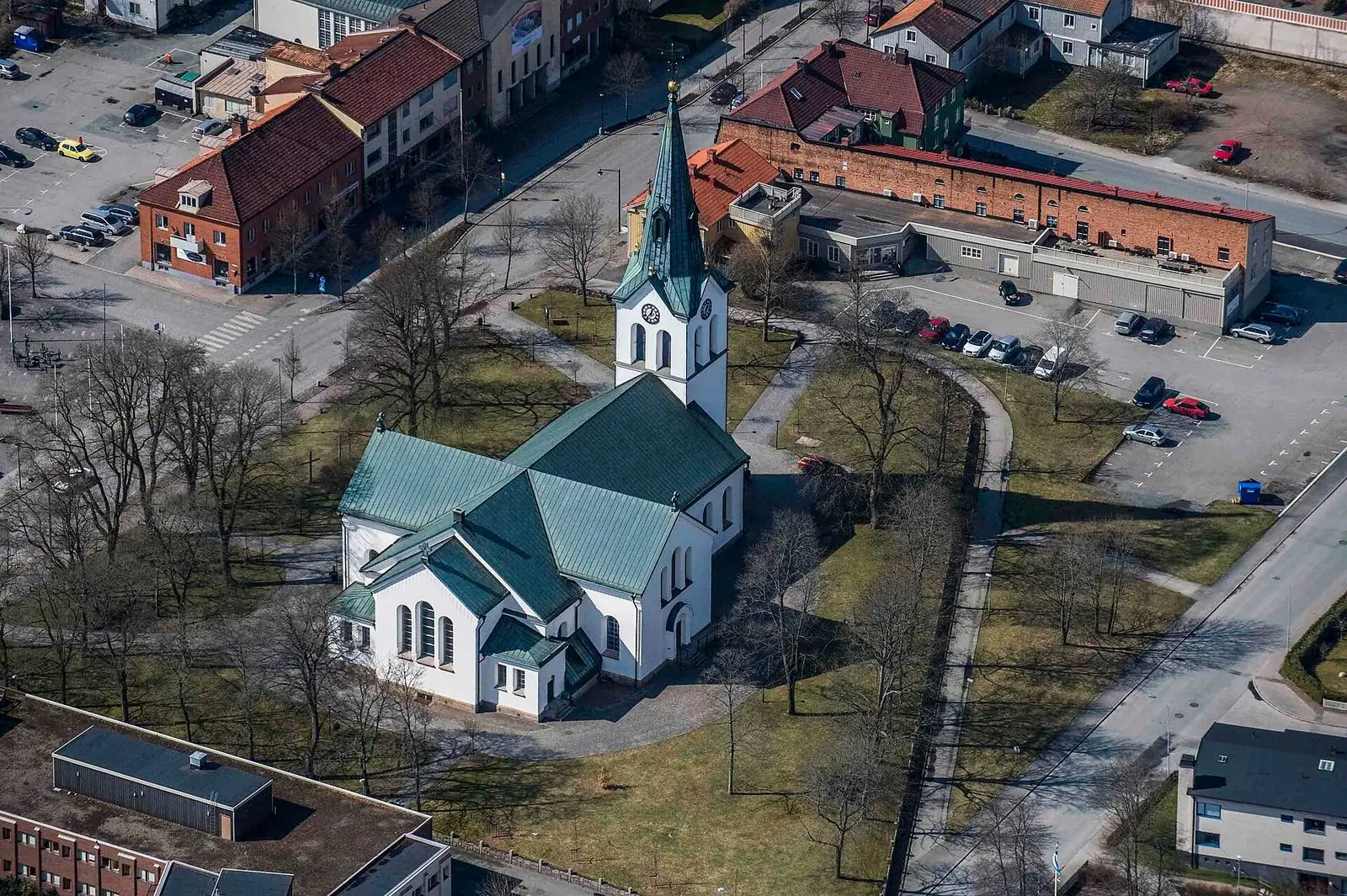 Värnamo kyrka och centrum från luften