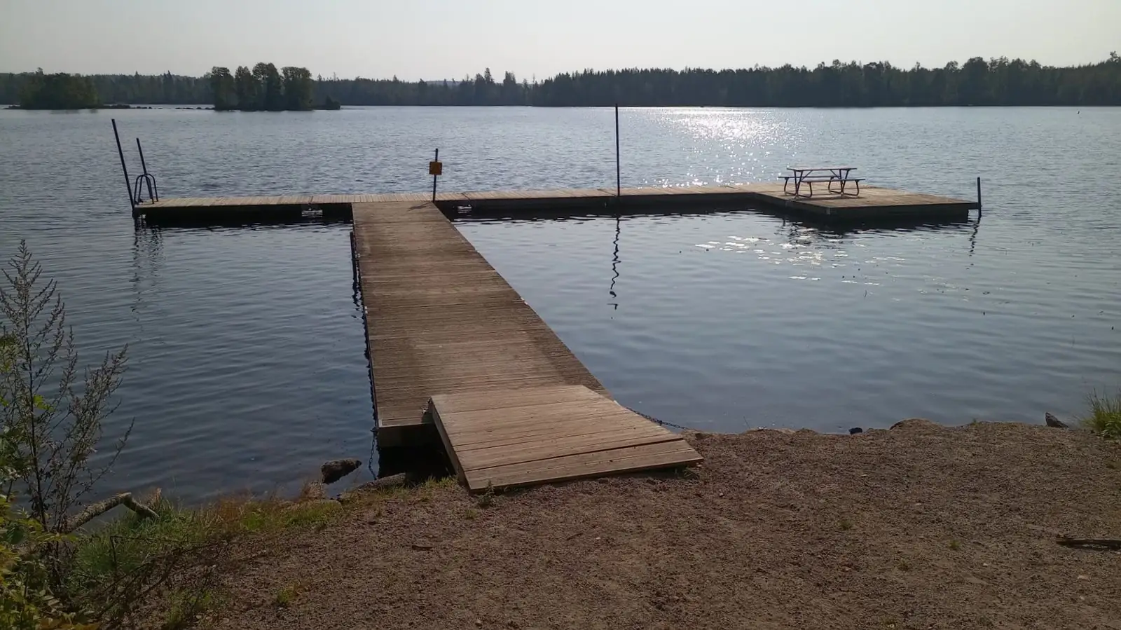 Brygga vid sjön Vidöstern