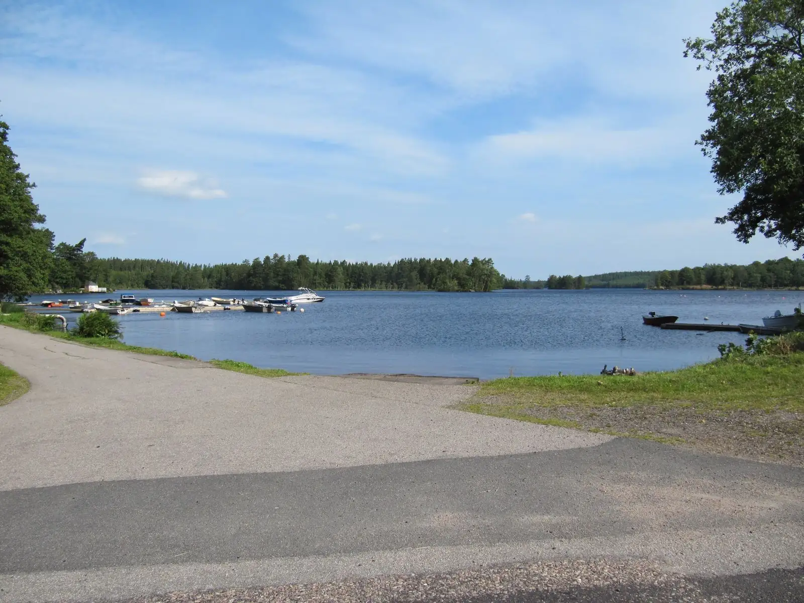Sjö och badplats vid Åseda