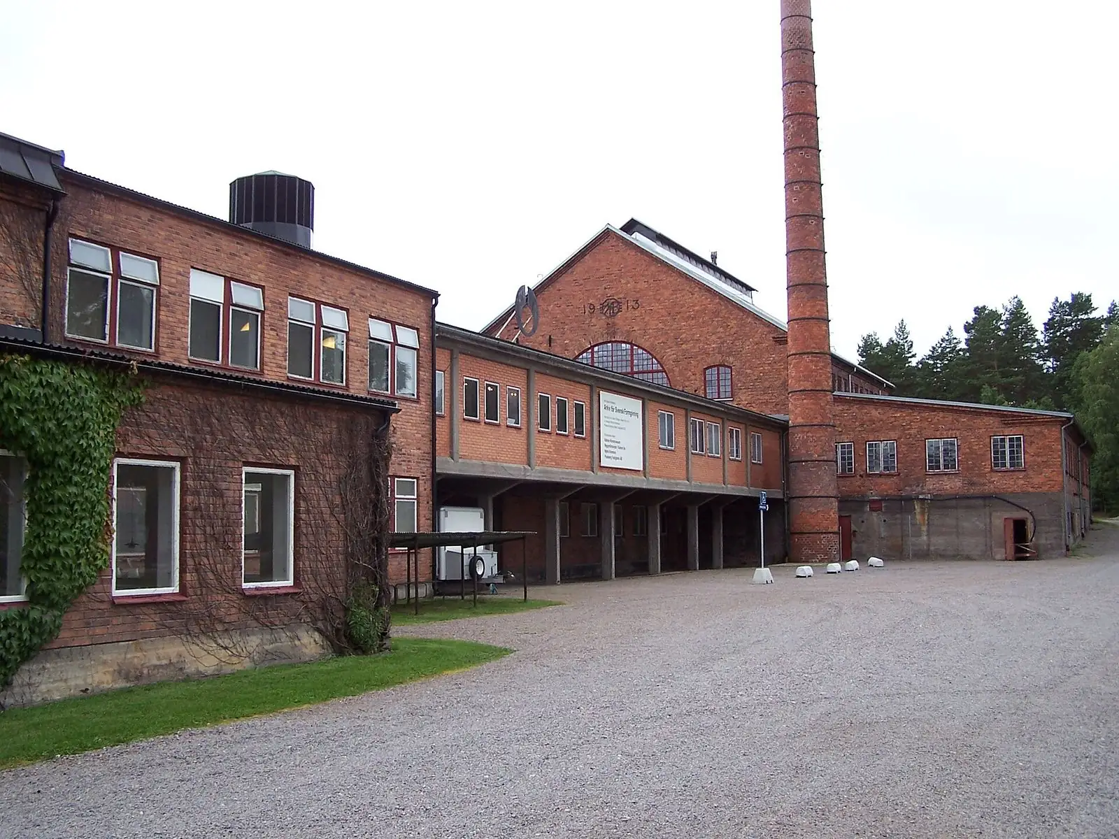 Gammal glasbruksbyggnad i Nybro