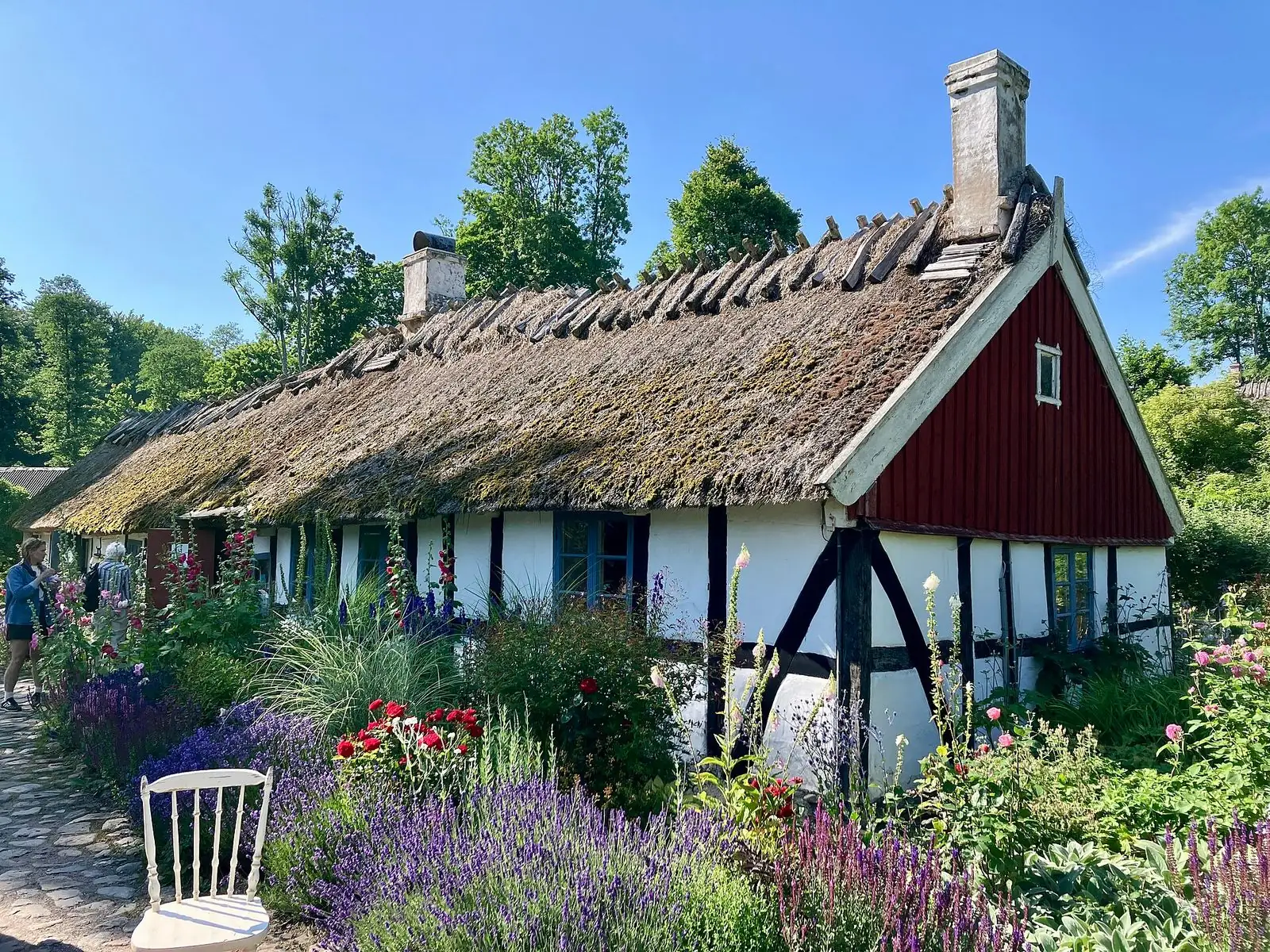 Korsvirkesgård med halmtak i Hörby