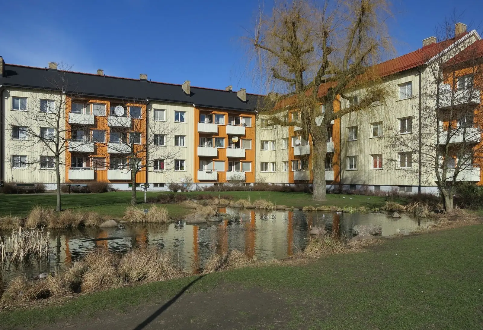 Bostadshus vid dammen i Augustenborg