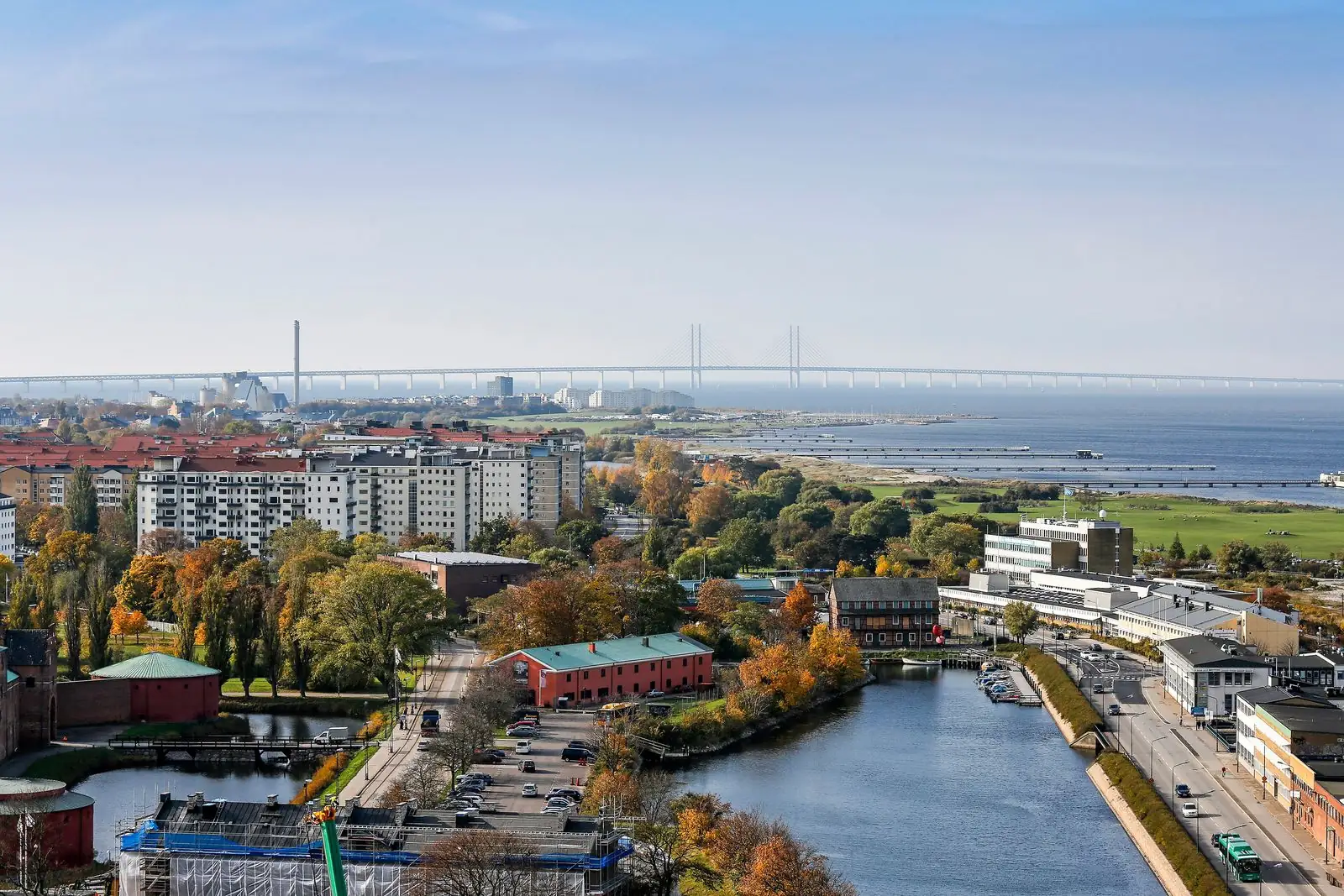 Utsikt över Slottsstaden och kanalen