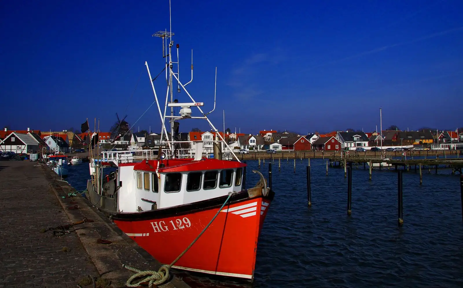 Fiskebåt i hamnen i Höganäs