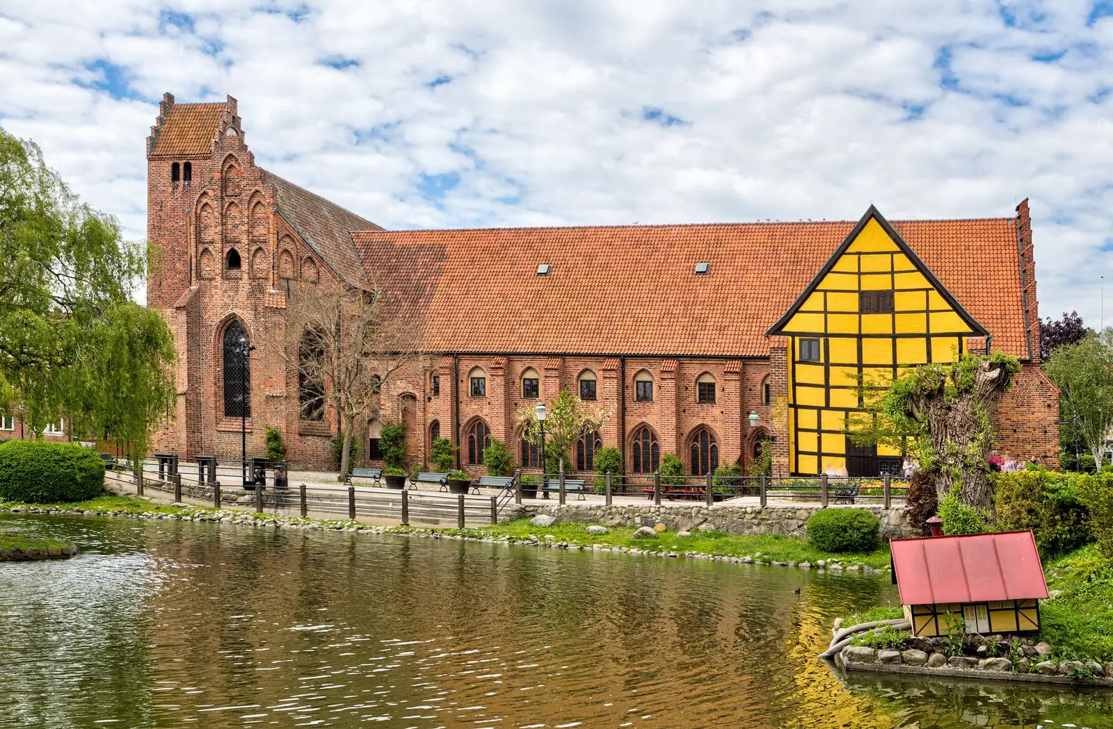 Gråbrödraklostret och dammen i Ystad