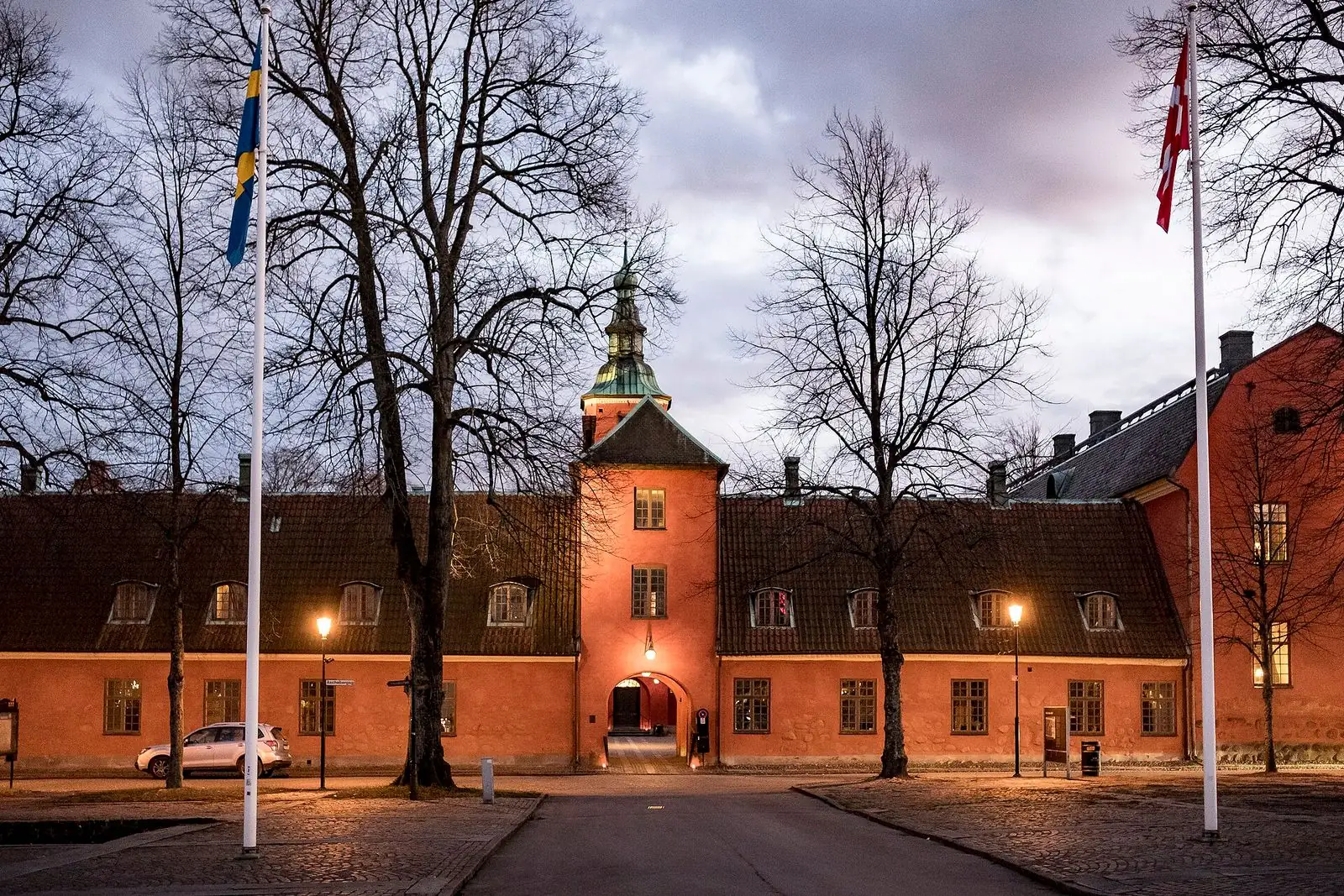 Halmstads slott i kvällsljus