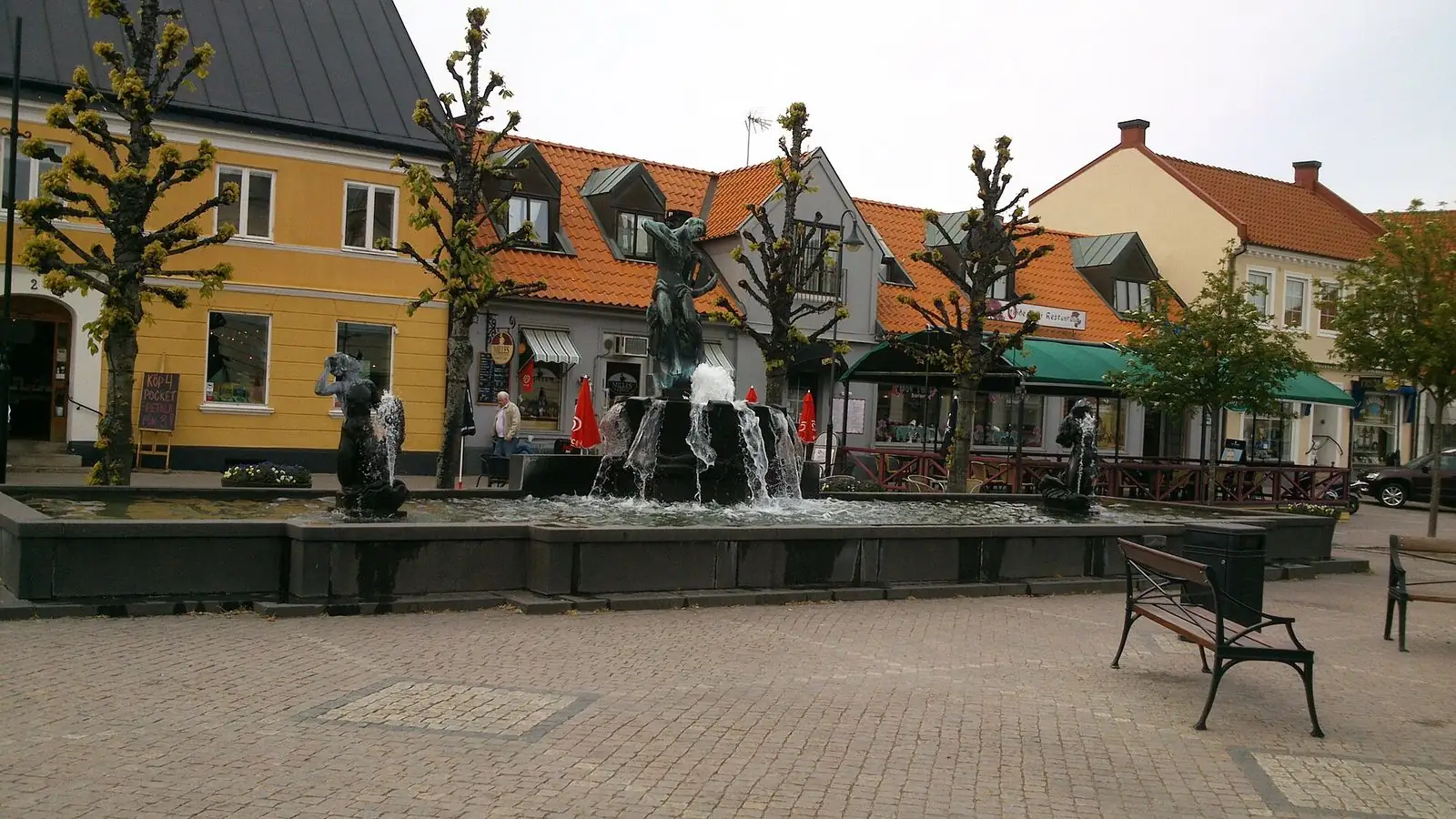 Stortorget med Lagafontänen i Laholm