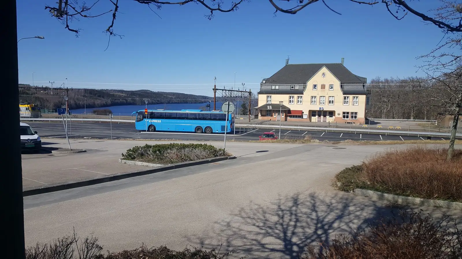 Stationen och sjön i Ed