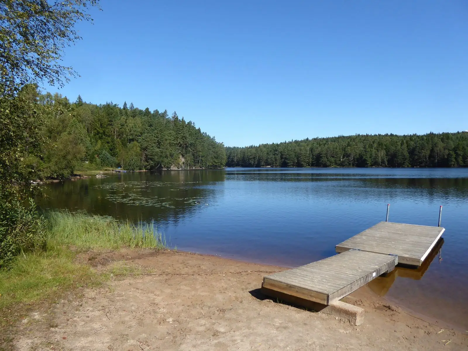 Badplats vid sjön i Lerum