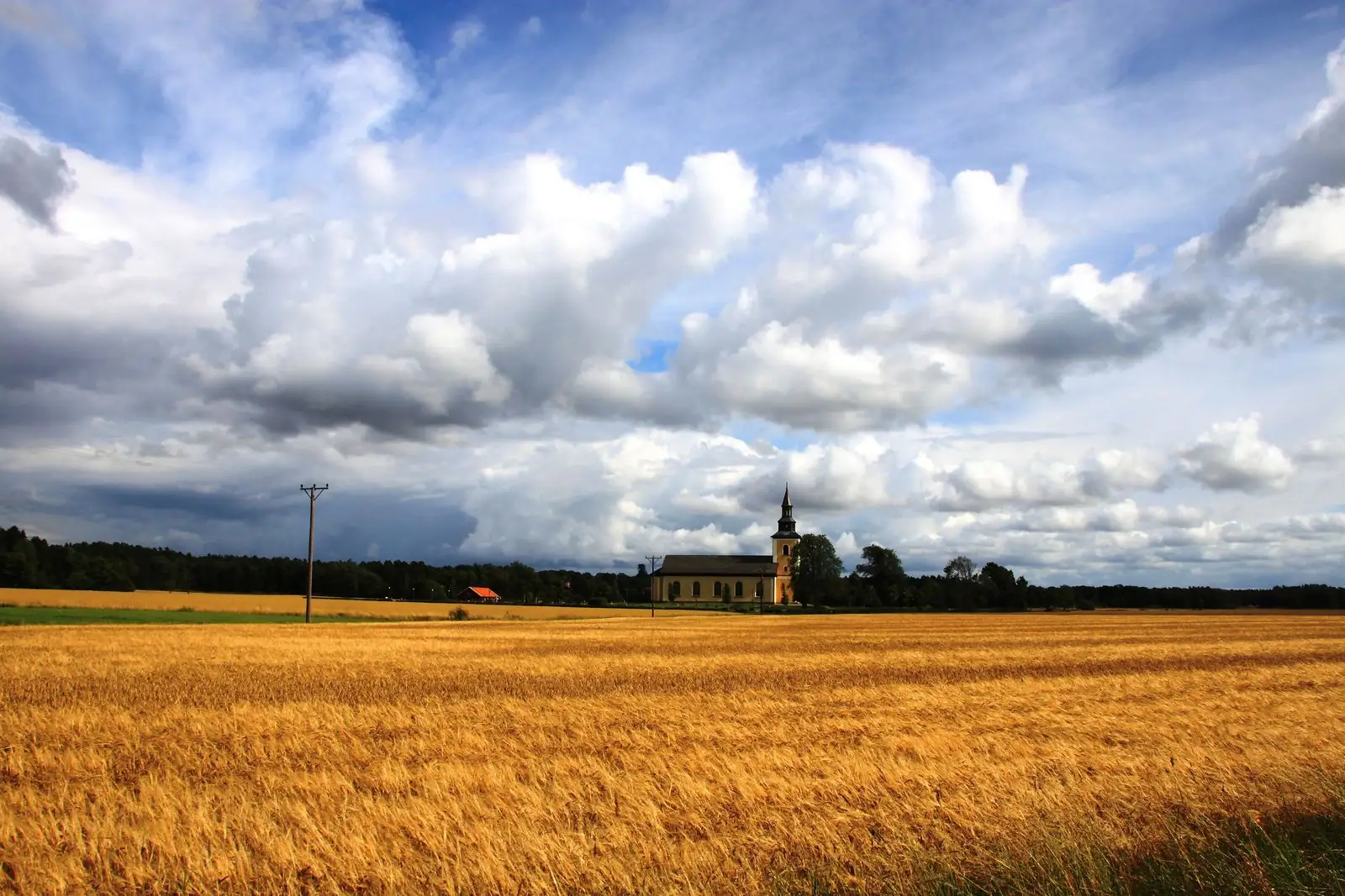 Sädesfält och kyrka i Essunga
