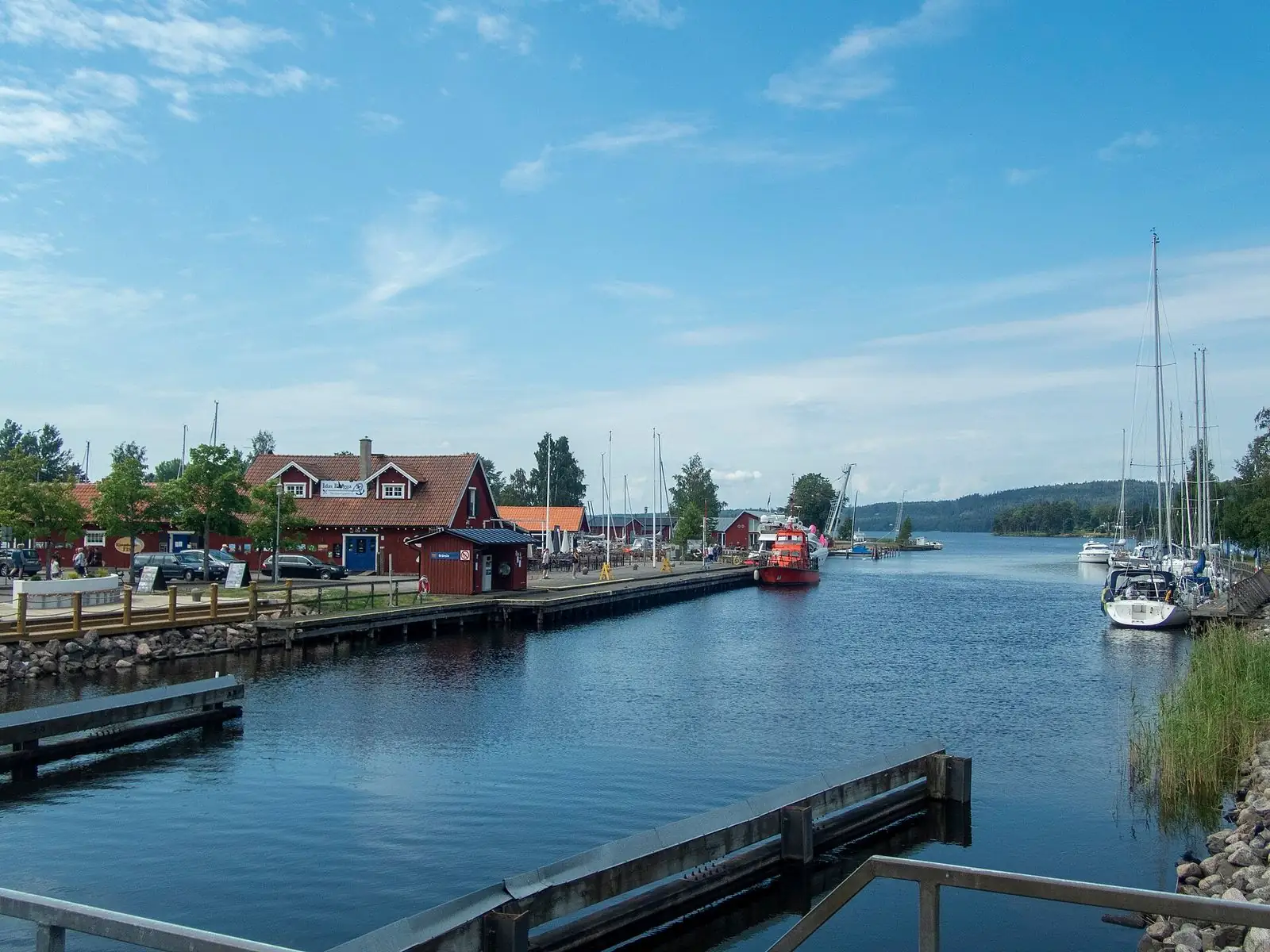 Göta kanal och hamnen i Karlsborg