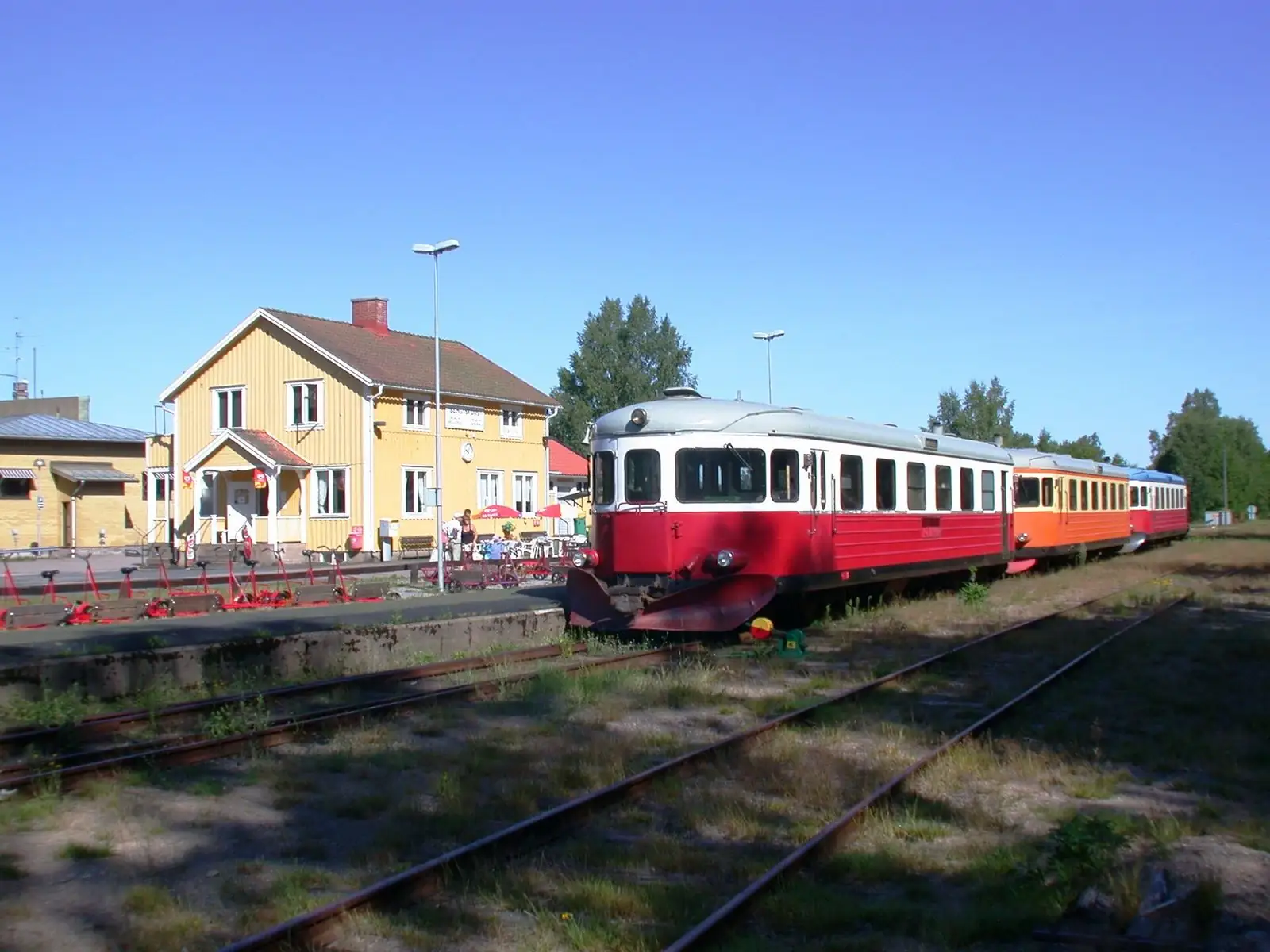 Rälsbuss vid stationen i Bengtsfors