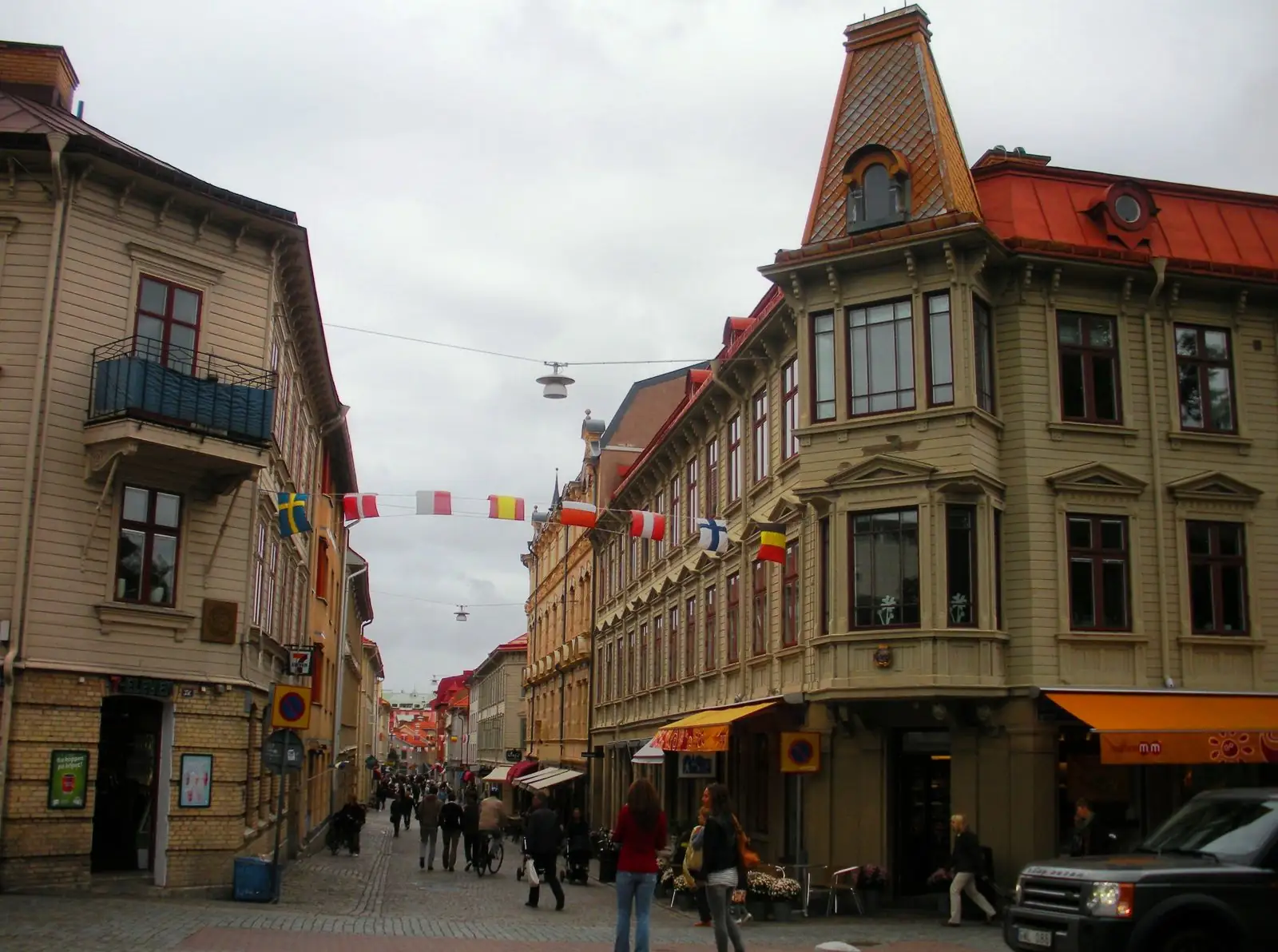 Kullerstensgatan Haga Nygata med trähus och landshövdingehus
