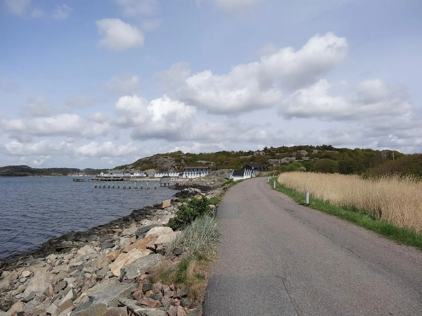 Väg längs vattnet i Hovås