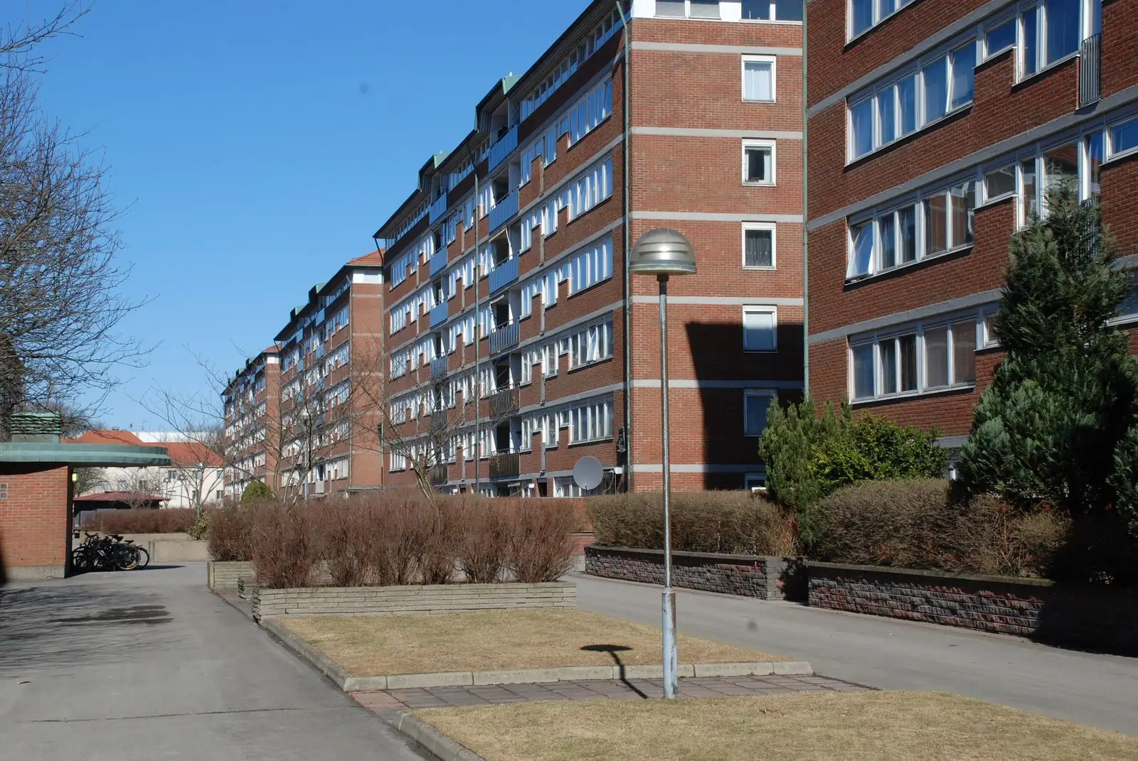 Tegelhus på Landalabergen en solig dag