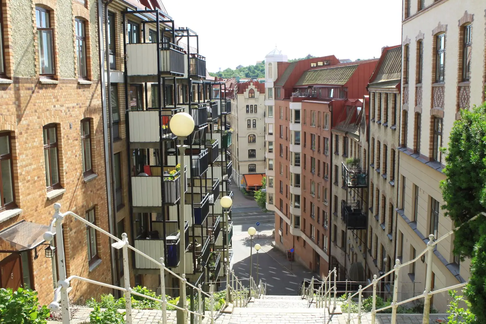Trappor mellan stenstadens hus i Linnéstaden