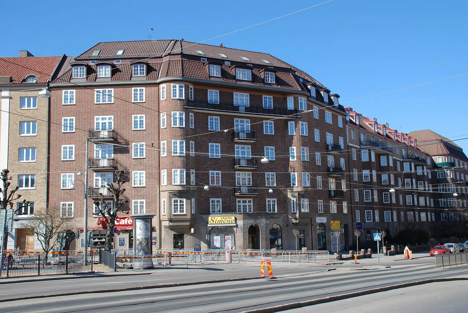 Stenhus längs Aschebergsgatan