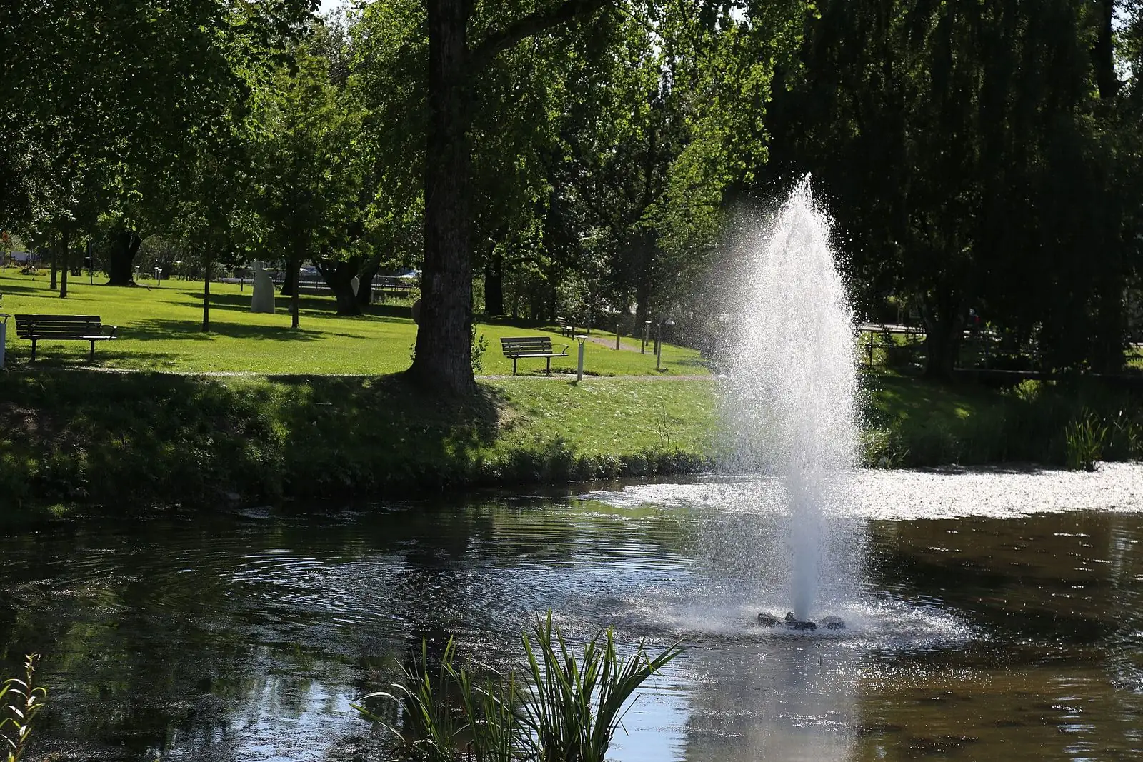 Fontän i parken i Kungälv