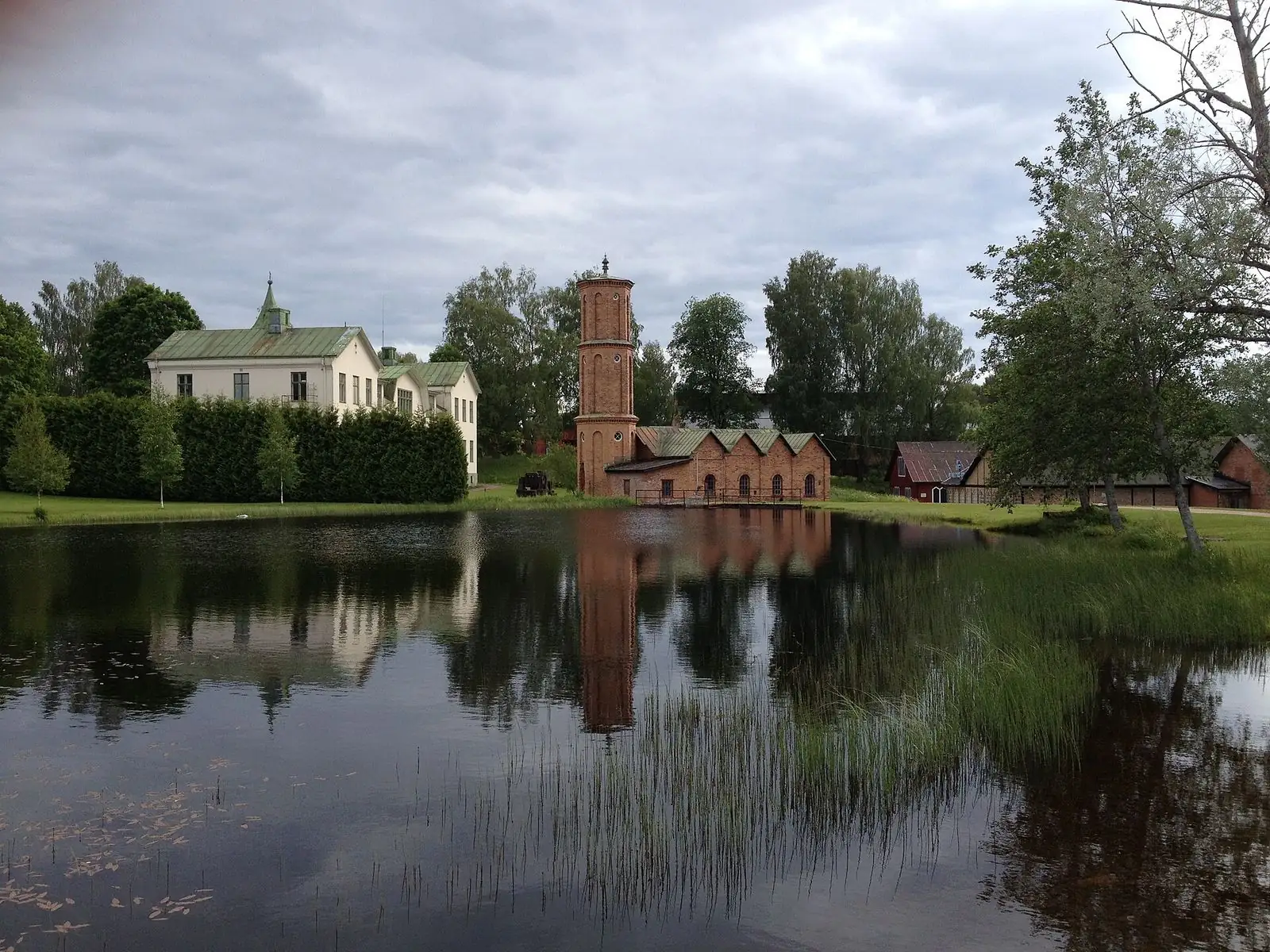 Herrgård och vatten i Munkfors