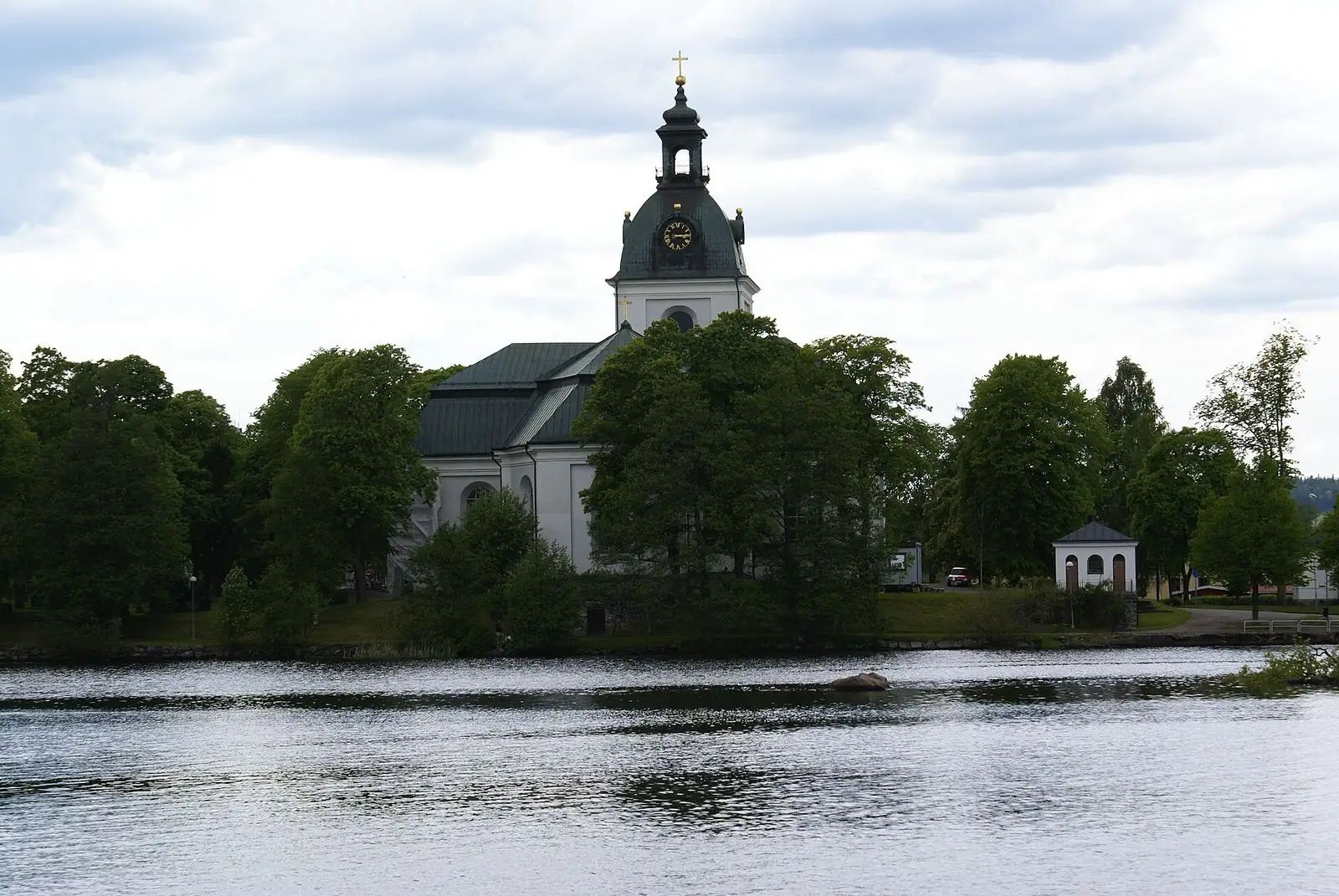 Filipstads kyrka vid vattnet