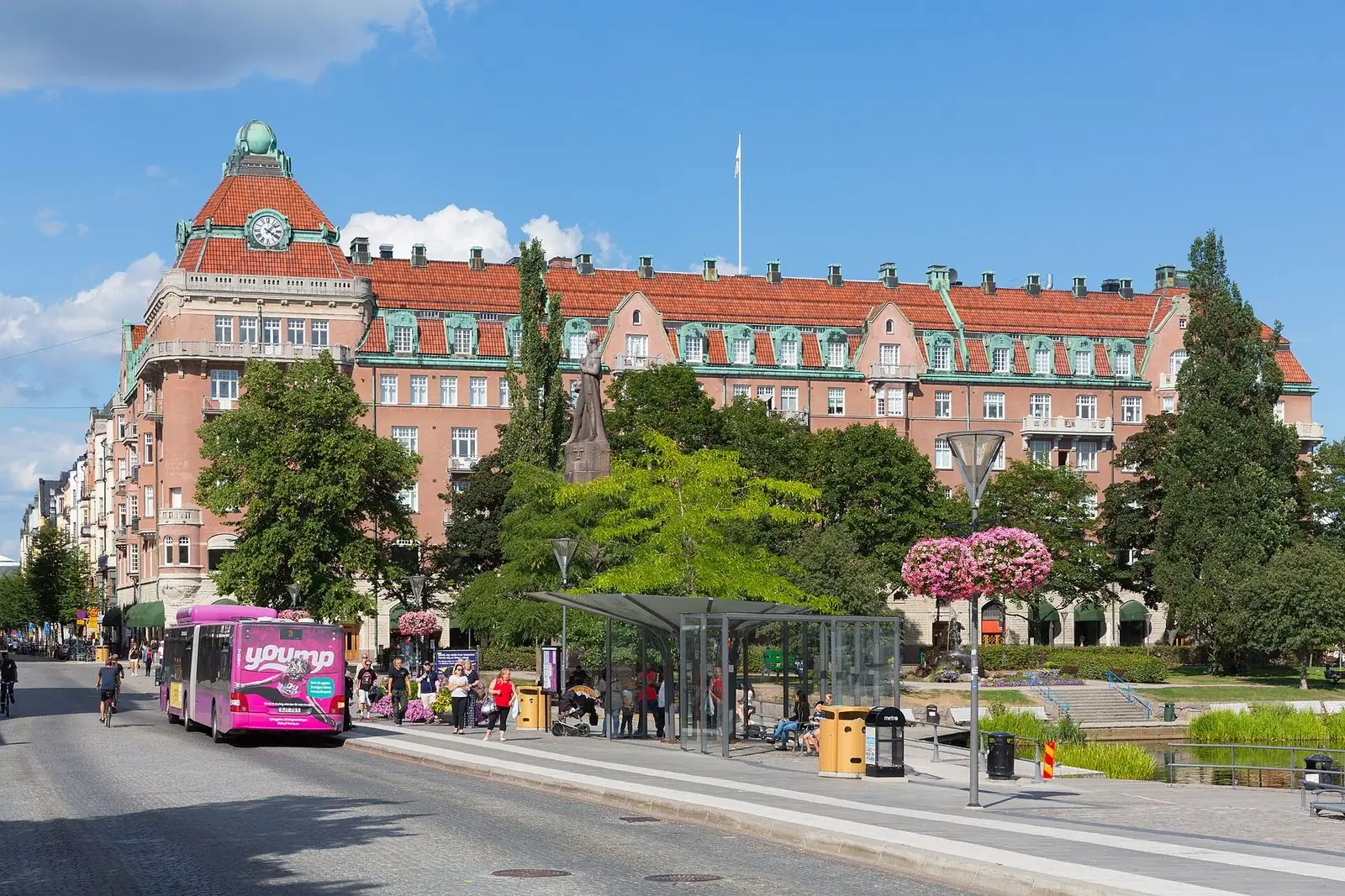 Storgatan och Centralpalatset i Örebro