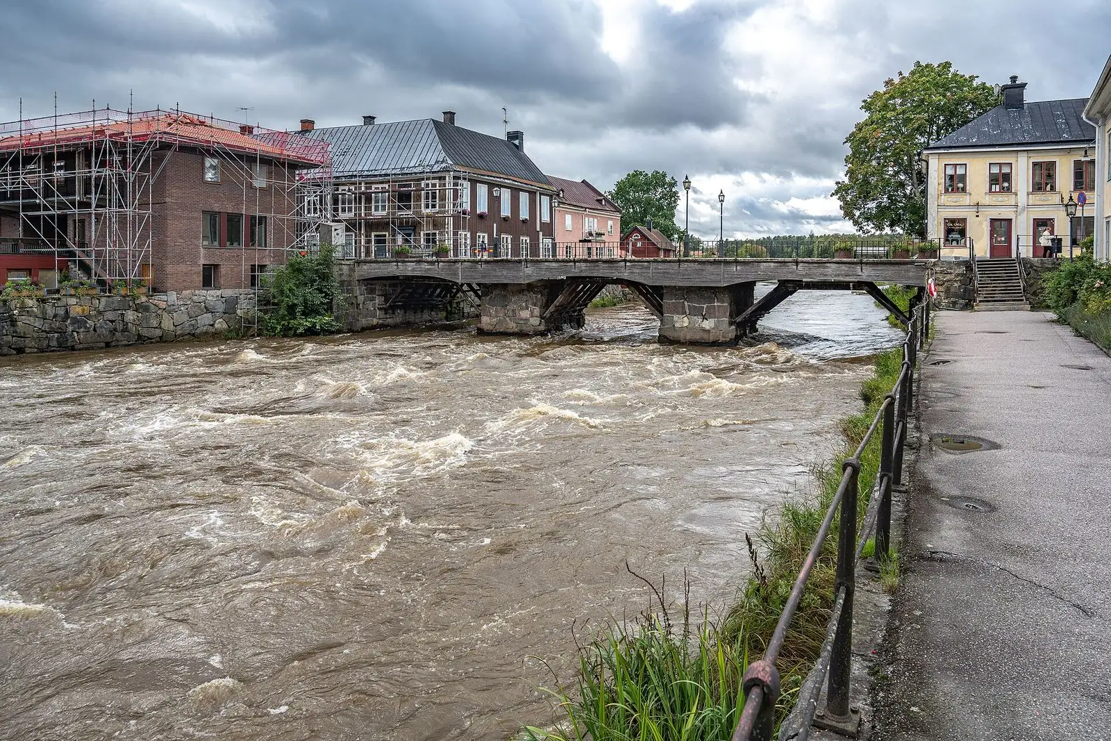 Arbogaån med Ladbron och Kapellbron