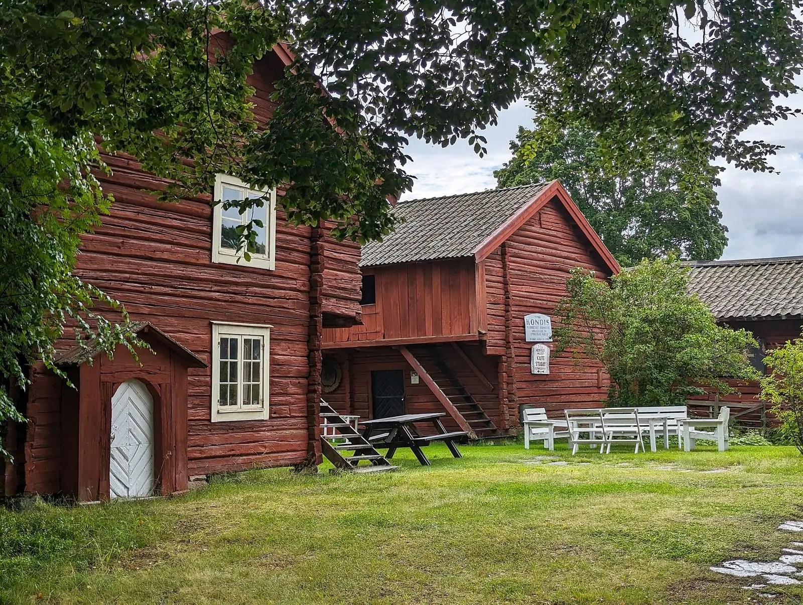 Röda trähus i Säter